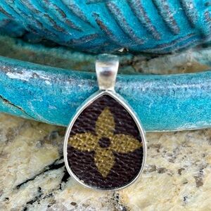 Louis Vuitton Brown and Gold Teardrop Necklace